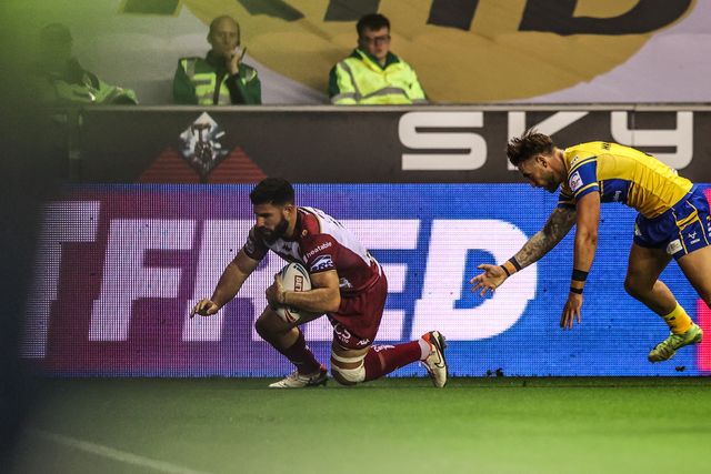 Abbas Miski of Wigan Warriors goes over for a try to make it 4-0 during the Betfred Super League round 27 match Wigan Warriors vs Leeds Rhinos at The Brick Community Stadium, Wigan, United Kingdom, 19th September 2025

(Photo by Alfie Cosgrove/News Images)