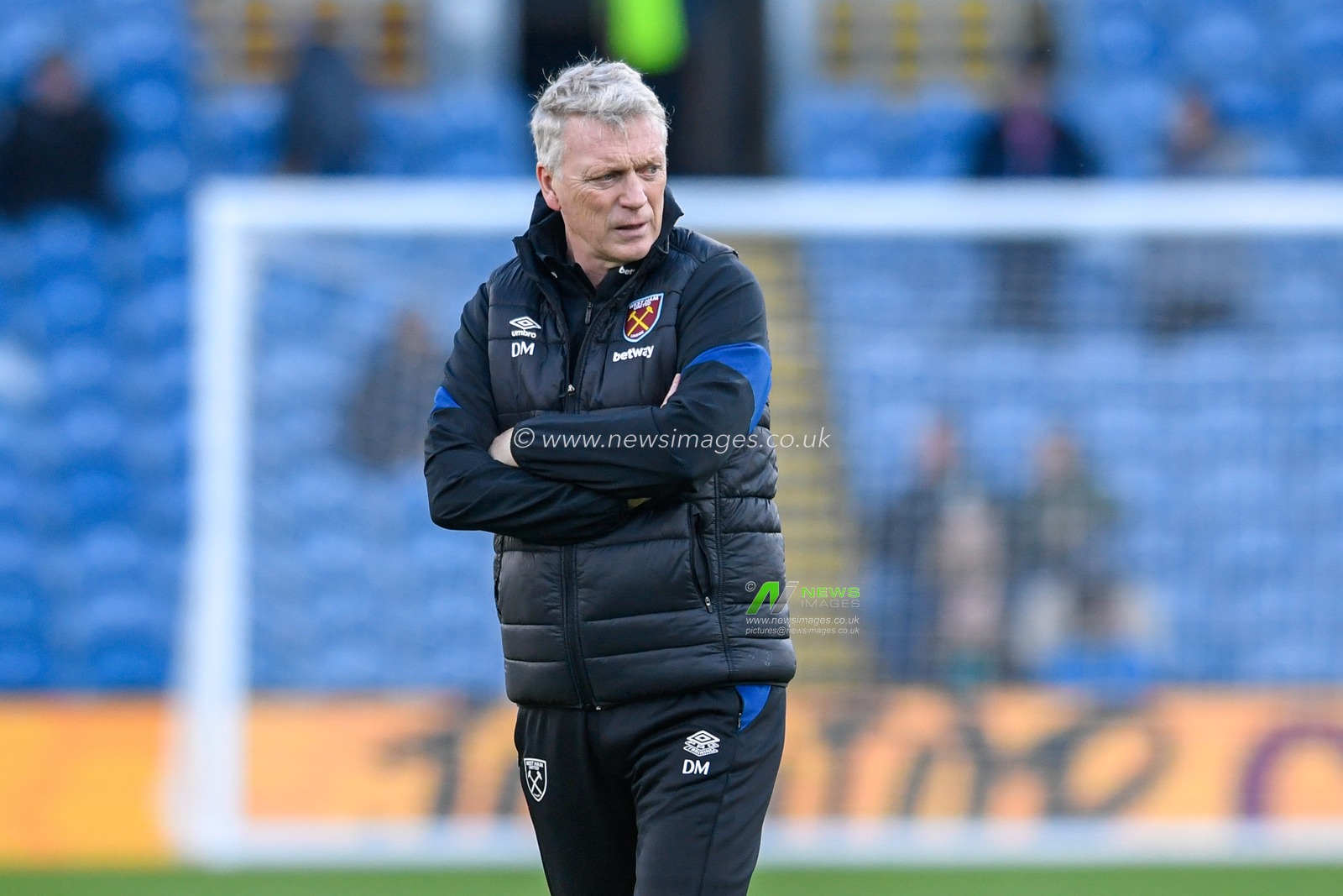David Moyes manager of West Ham United watches the warm up