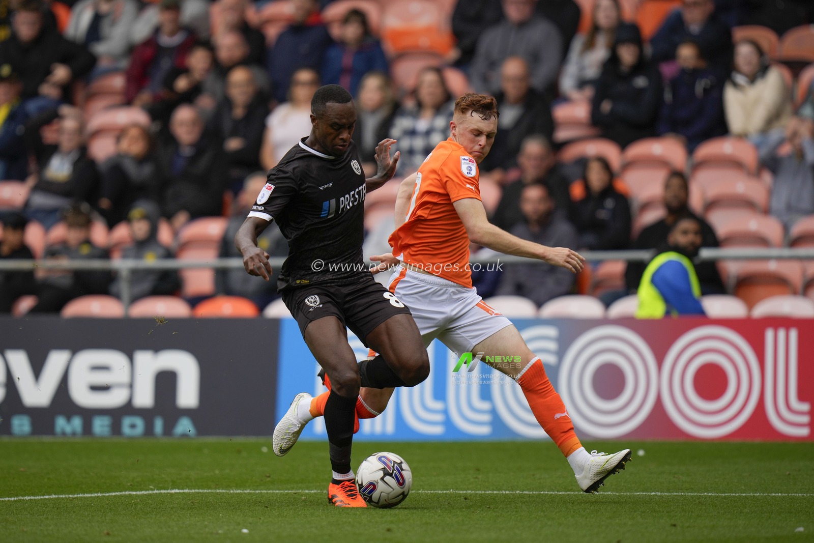 Sonny Carey #10 of Blackpool competes for the ball with Rakeem Harper #8 of Burton during the Sky Bet League 1 match Blackpool vs Burton Albion at Bloomfield Road, Blackpool, United Kingdom, 5th August 2023

(Photo by Steve Flynn/News Images)