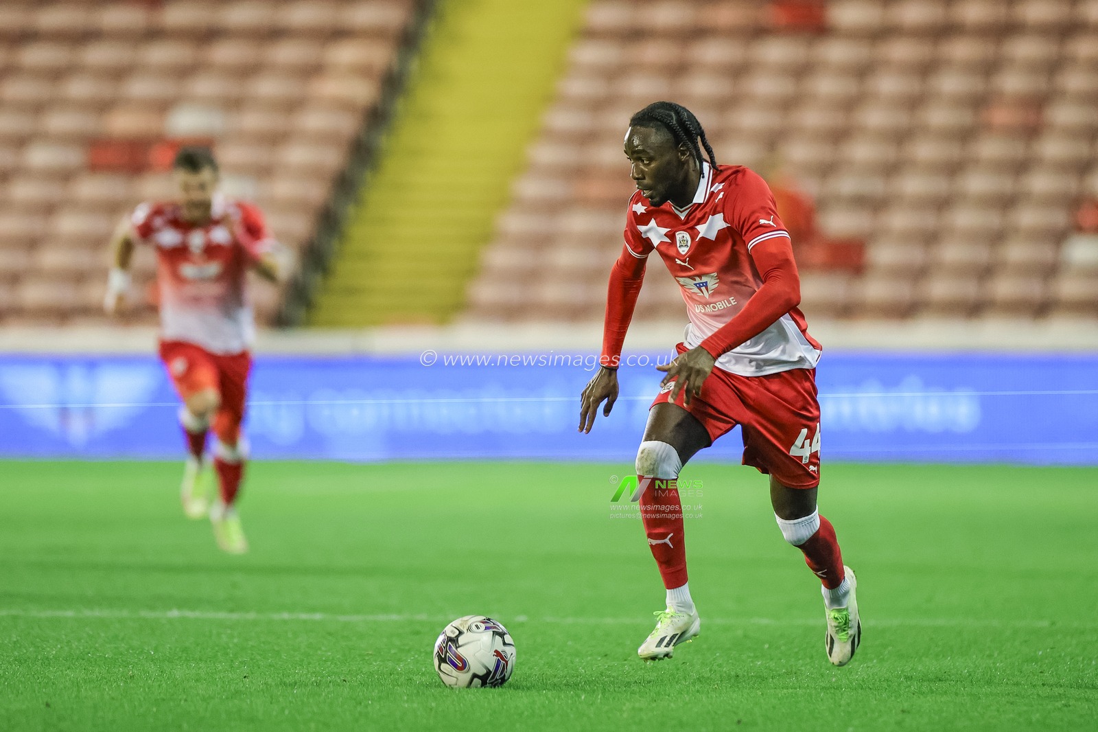 Devante Cole #44 of Barnsley during the Sky Bet League 1 match Barnsley vs Portsmouth at Oakwell, Barnsley, United Kingdom, 19th September 2023

(Photo by Mark Cosgrove/News Images)