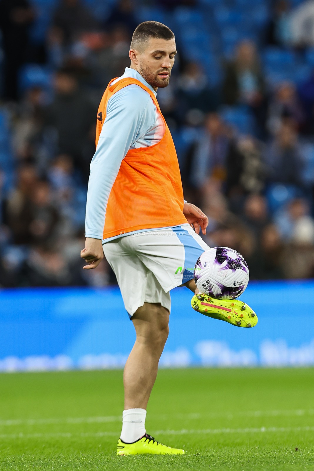 Mateo KovaÄiÄ‡ of Manchester City controls the ball during the pre-game warmup ahead of the Premier League match Manchester City vs Aston Villa at Etihad Stadium, Manchester, United Kingdom, 3rd April 2024

(Photo by Mark Cosgrove/News Images)