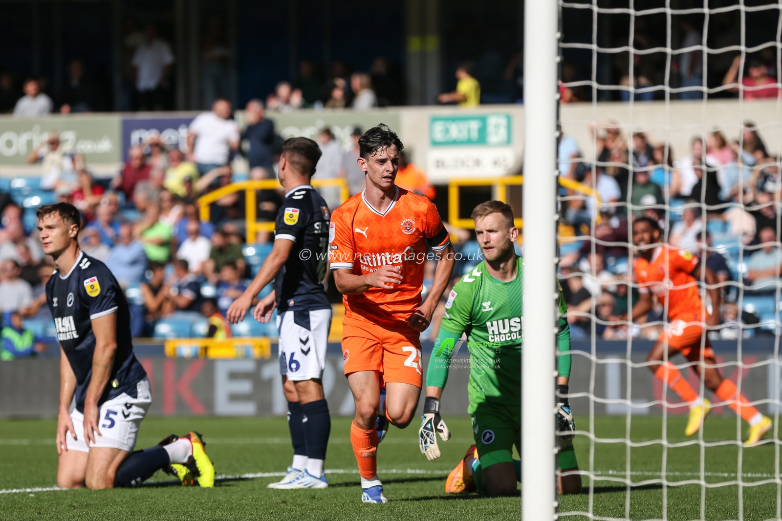 Charlie Patino #28 of Blackpool celebrates scoring to make it 1-1 during the Sky Bet Championship match Millwall vs Blackpool at The Den, London, United Kingdom, 17th September 2022

(Photo by Arron Gent/News Images)