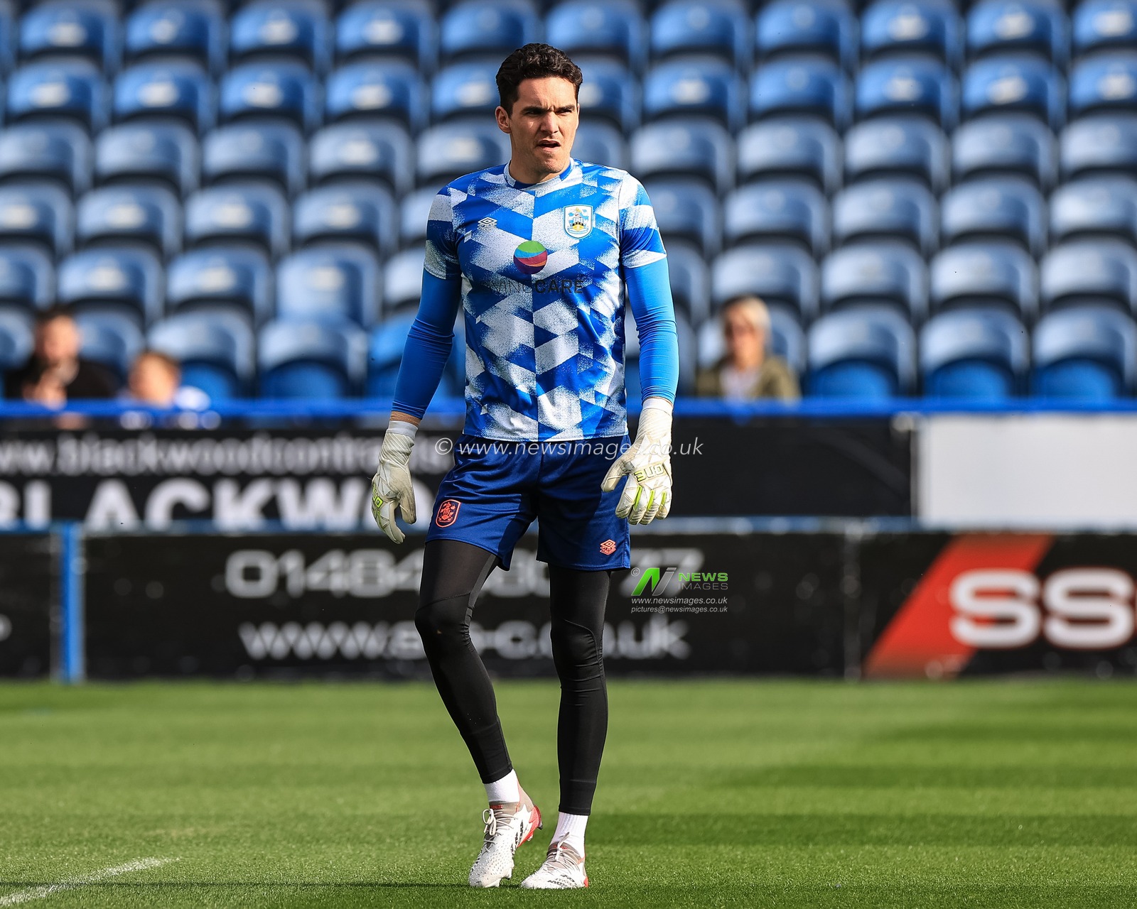 Lee Nicholls #21 of Huddersfield Town during the pre-game warmup