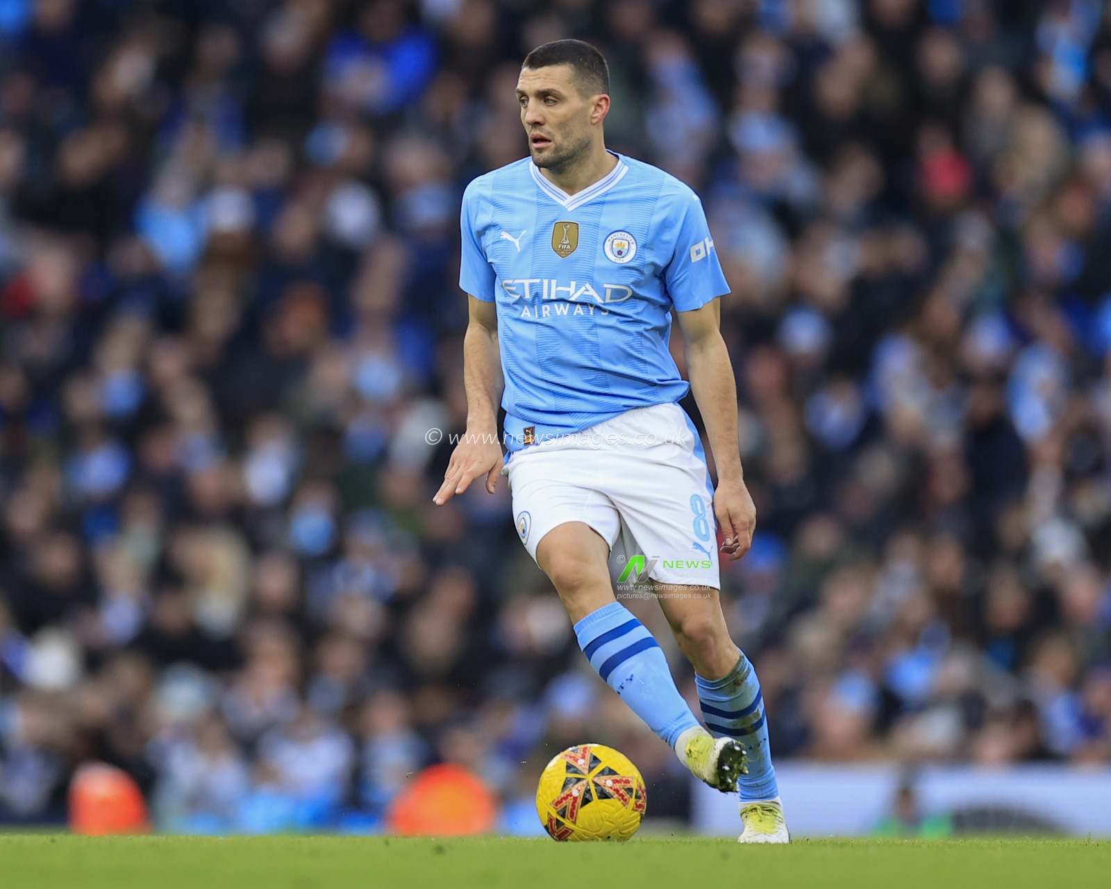 Mateo Kovacic of Manchester City controls the ball during the FA Cup Third Round match Manchester City vs Huddersfield Town at Etihad Stadium, Manchester, United Kingdom, 7th January 2024

(Photo by Conor Molloy/News Images)