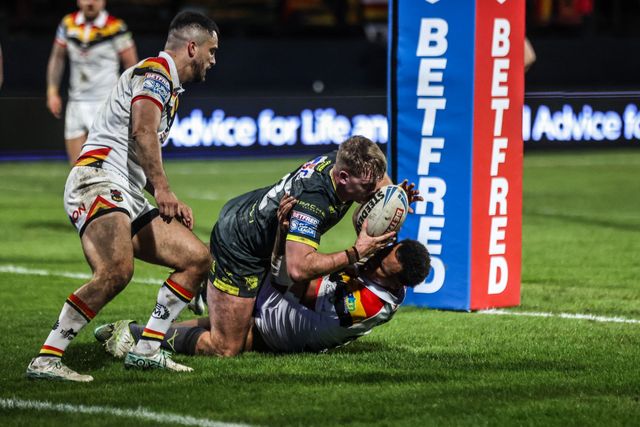 James McDonnell of Leeds Rhinos goes over for a try during the Betfred Super League round 7 match Bradford Bulls vs Leeds Rhinos at Odsal Stadium, Bradford, United Kingdom on 03 April 2026

(Photo by Alfie Cosgrove/News Images)