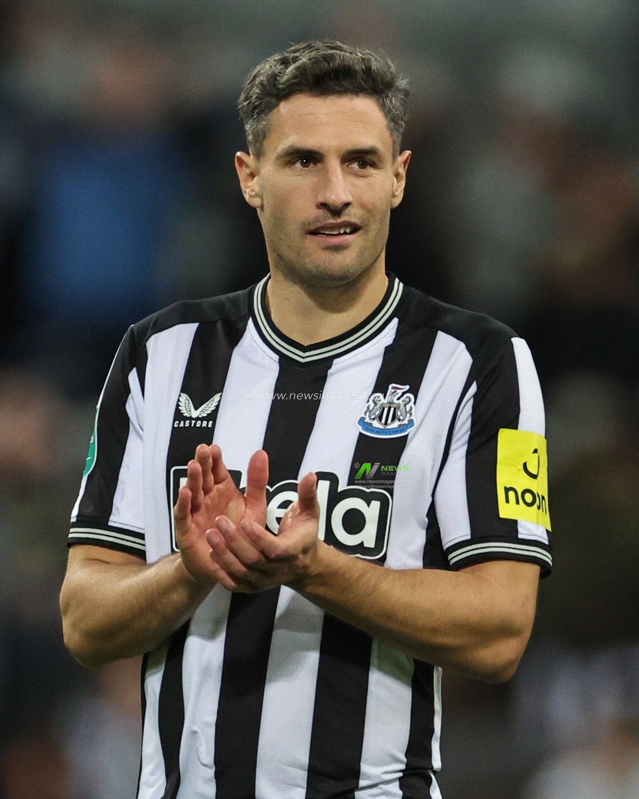 Fabian SchÃ¤r #5 of Newcastle United applauds his team as they win 1-0 during the Carabao Cup Third Round match Newcastle United vs Manchester City at St. James's Park, Newcastle, United Kingdom, 27th September 2023

(Photo by Mark Cosgrove/News Images)