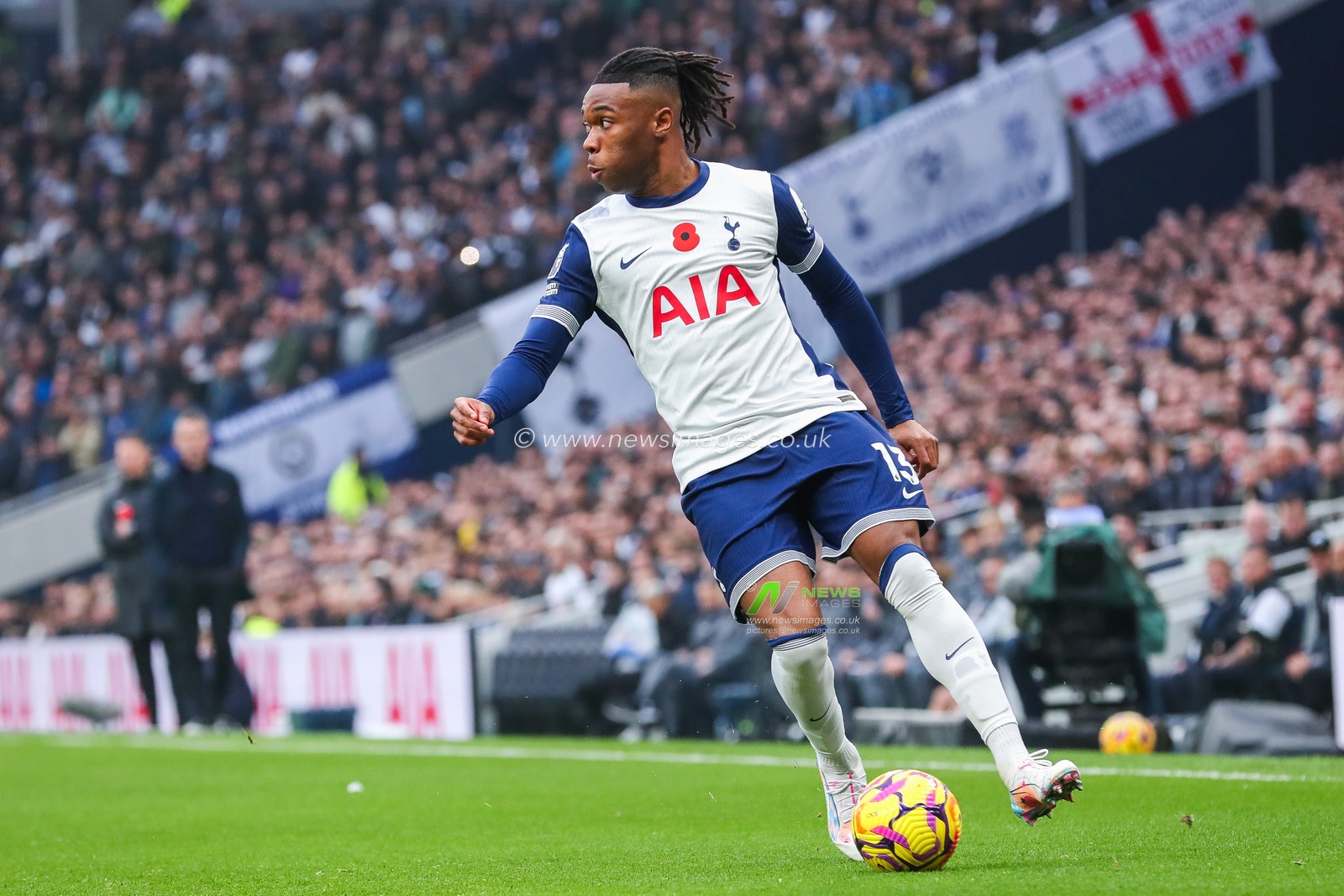 Destiny Udogie of Tottenham Hotspur runs with the ball during the Premier League match Tottenham Hotspur vs Ipswich Town at Tottenham Hotspur Stadium, London, United Kingdom, 10th November 2024

(Photo by Izzy Poles/News Images)