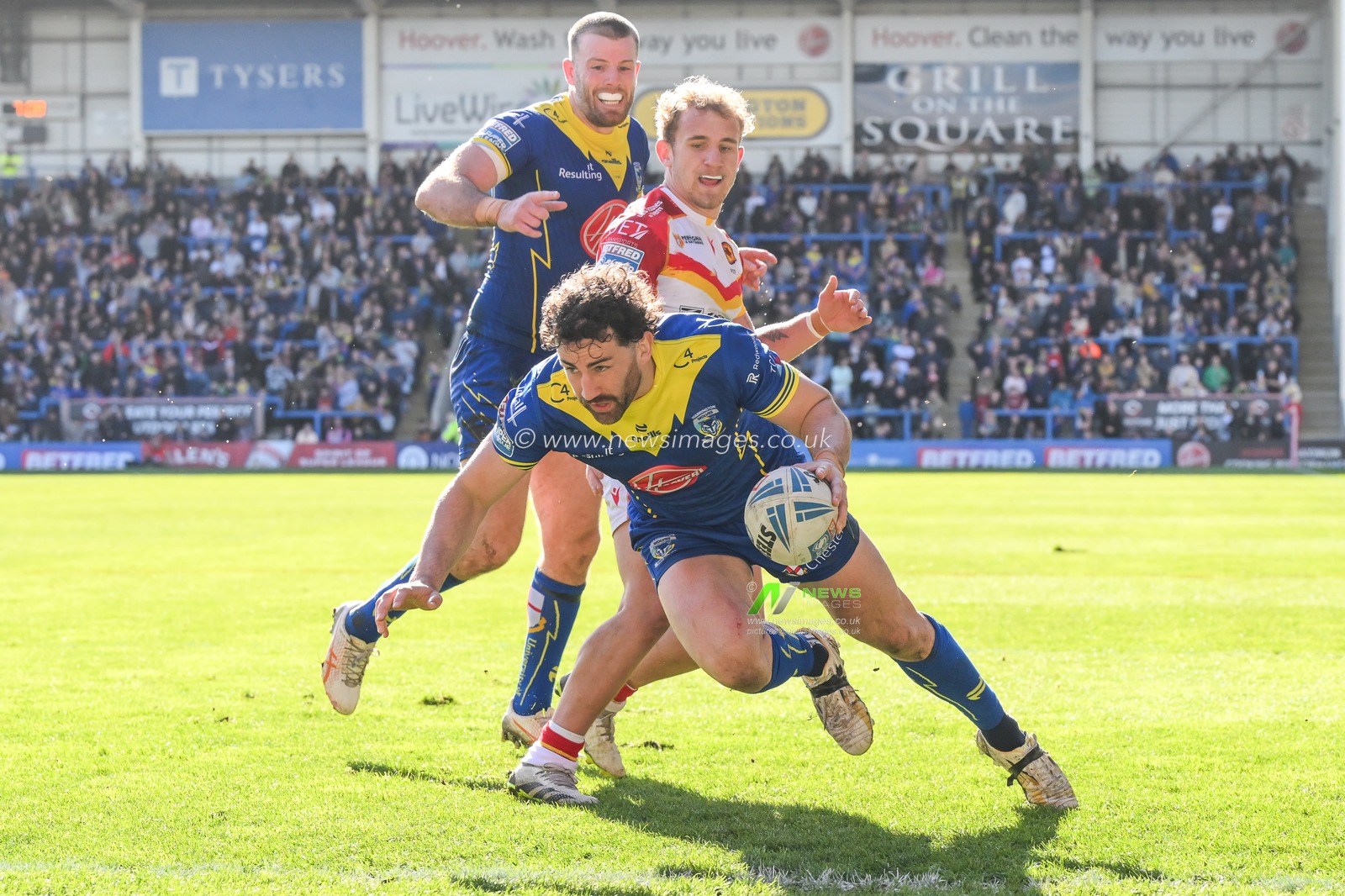 Toby King of Warrington Wolves goes over for a tryduring the Betfred Super League match Warrington Wolves vs Catalans Dragons at Halliwell Jones Stadium, Warrington, United Kingdom, 30th March 2024

(Photo by Craig Thomas/News Images)