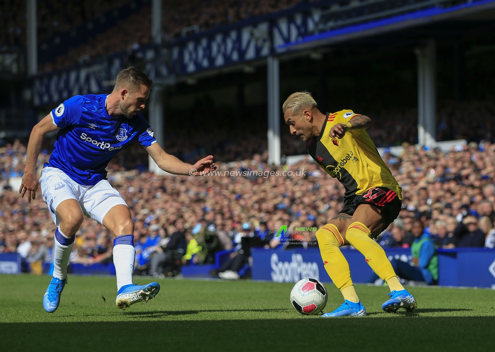 17th August 2019, Goodison Park, Liverpool, England ; Premier League Football, Everton vs Watford : Roberto Pereyra (37) of Watford controls thew ball watched by Gylfi Sigurdsson (10) of Everton

Credit: Conor Molloy/News Images

English Football League images are subject to DataCo Licence