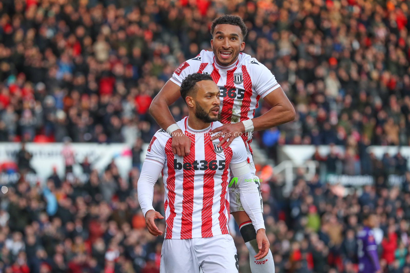 Lewis Baker #8 of Stoke City celebrates his goal to make it 3-1 during the Emirates FA Cup fourth round match Stoke City vs Stevenage at Bet365 Stadium, Stoke-on-Trent, United Kingdom, 29th January 2023

(Photo by Gareth Evans/News Images)