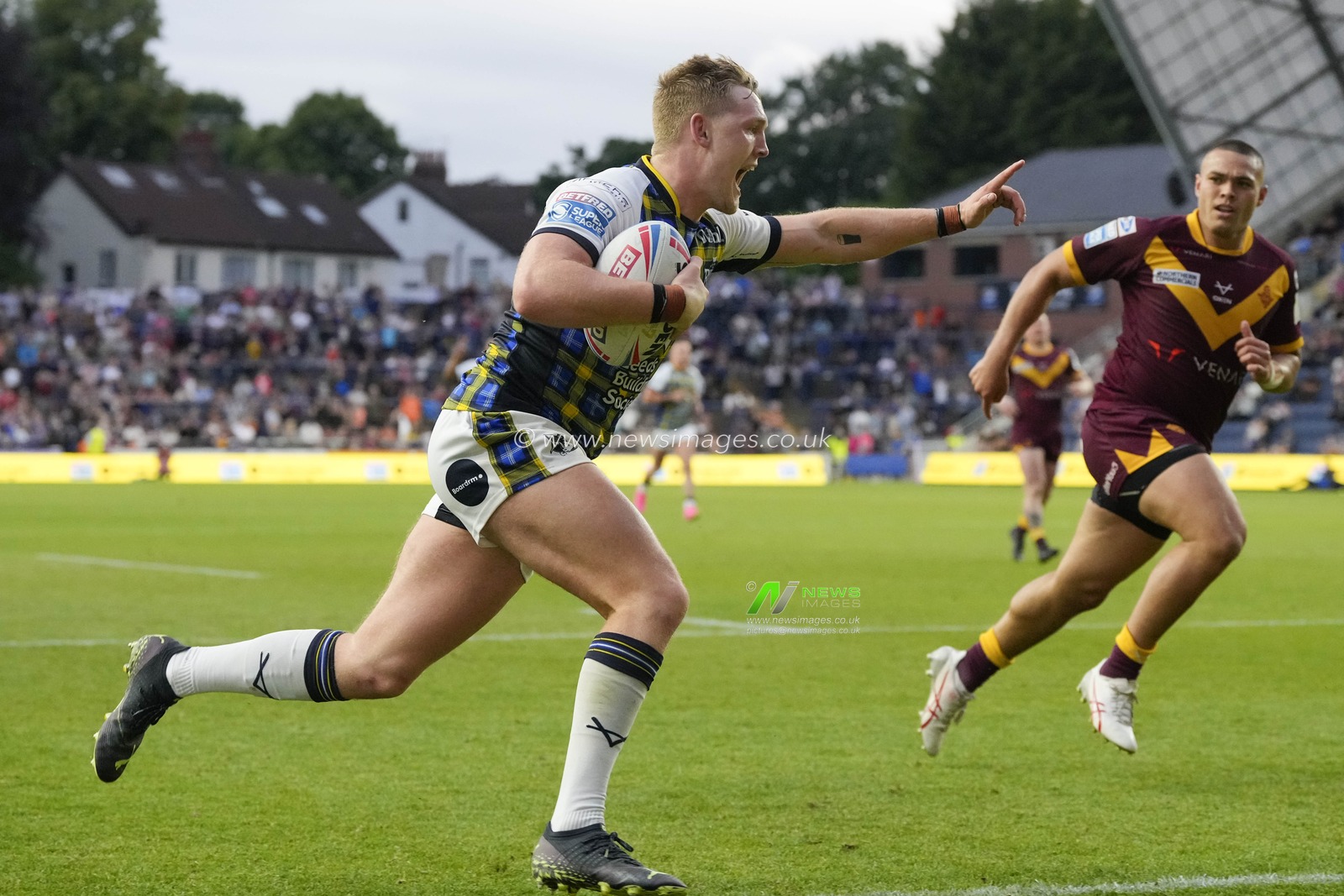 James McDonnell #19 of Leeds Rhinos celebrates as he runs in a try during the Betfred Super League Round 16 match Leeds Rhinos vs Huddersfield Giants at Headingley Stadium, Leeds, United Kingdom, 23rd June 2023

(Photo by Steve Flynn/News Images)