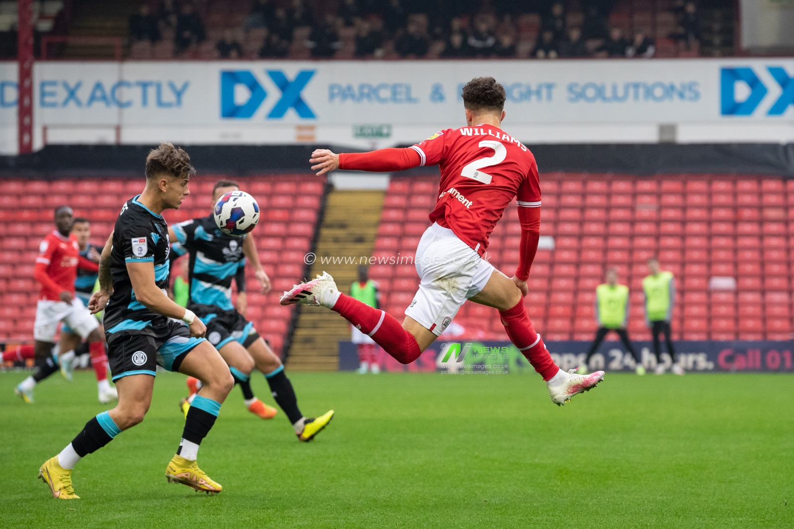 Jordan Williams #2 of Barnsley whips a cross in during the Sky Bet League 1 match Barnsley vs Forest Green Rovers at Oakwell, Barnsley, United Kingdom, 29th October 2022

(Photo by James Heaton/News Images)