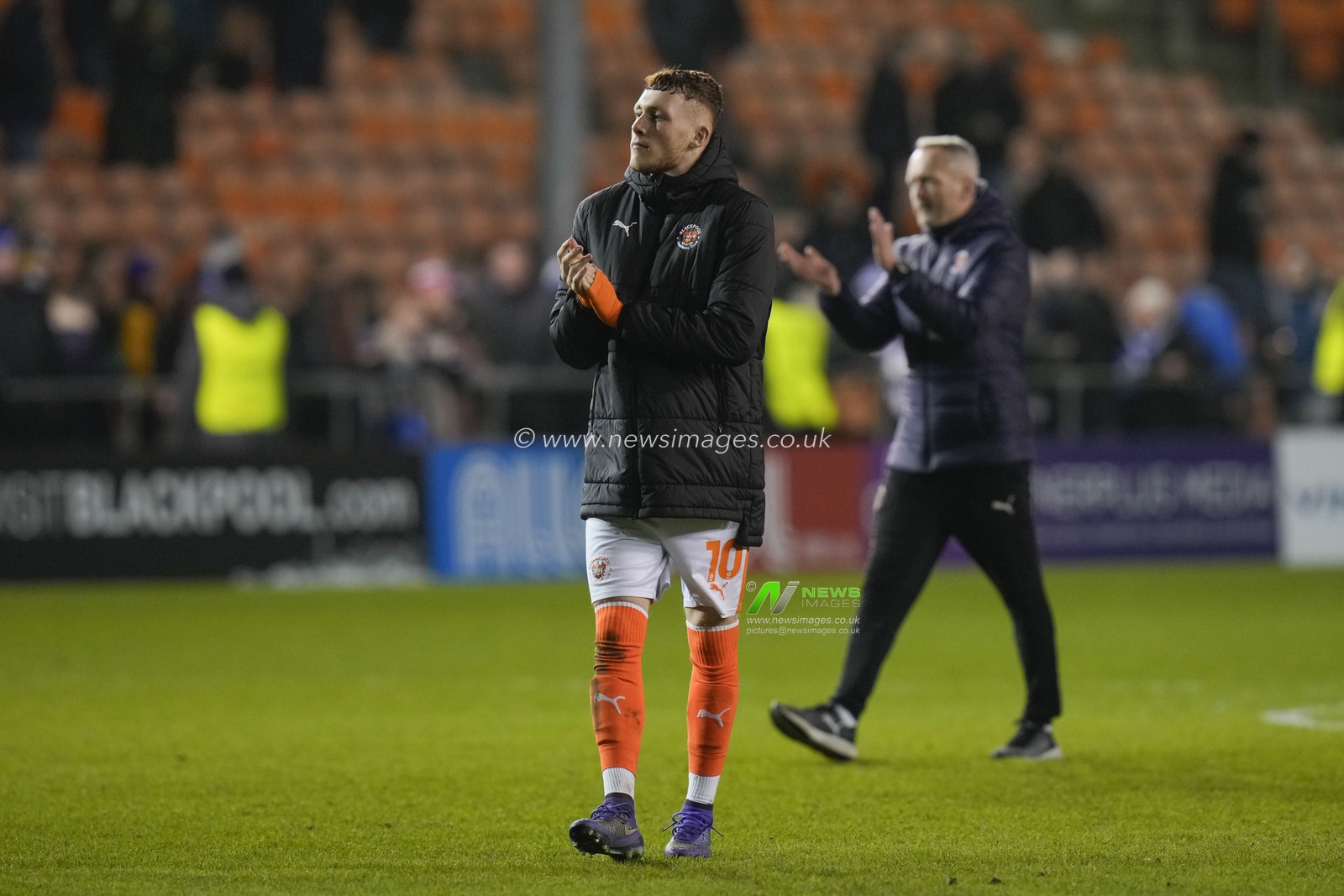 Sonny Carey #10 of Blackpool salutes the fans after the Sky Bet League 1 match Blackpool vs Bristol Rovers at Bloomfield Road, Blackpool, United Kingdom, 23rd December 2023

(Photo by Steve Flynn/News Images)