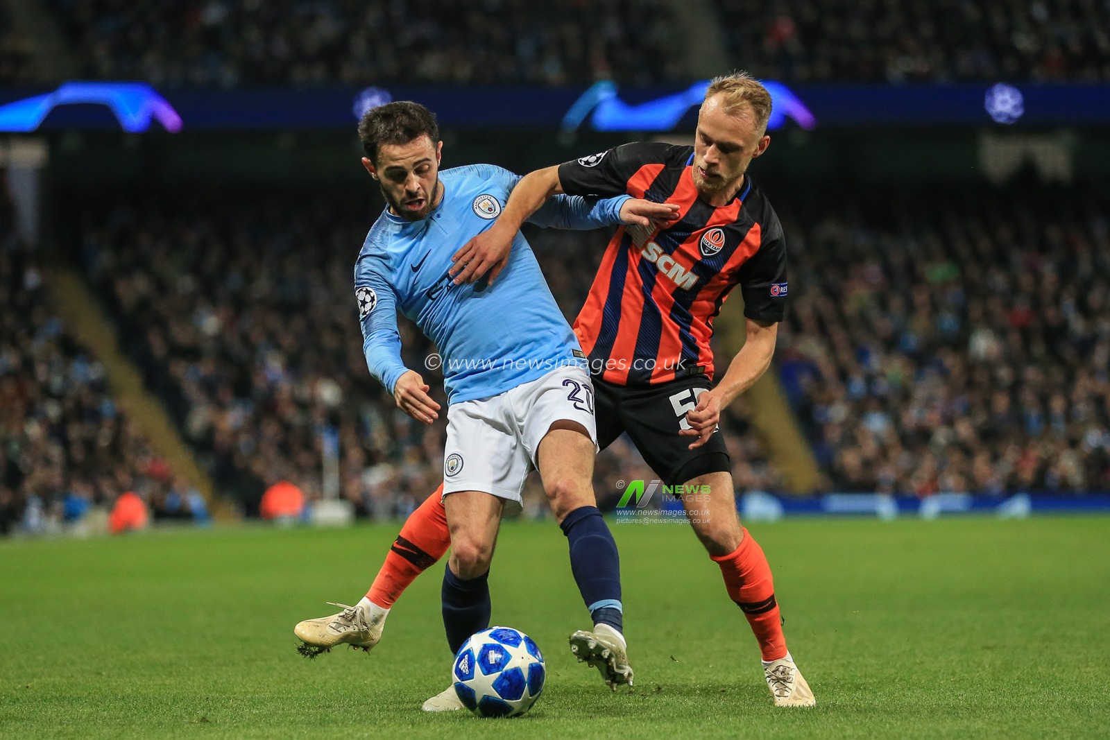 7th November 2018, Etihad Stadium, London, England; UEFA Champions League, Manchester City v Shakhtar Donetsk ; Bernardo Silva (20) of Manchester City  is challenged by Serhiy Bolbat (50) of Shakhtar Donetsk 

Credit: Mark Cosgrove/News Images