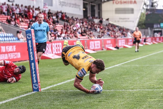 Josh Simm of Castleford Tigers goes over for a try during the Betfred Super League Round 18 match Salford Red Devils vs Castleford Tigers at Salford Community Stadium, Eccles, United Kingdom, 13th July 2025

(Photo by Alfie Cosgrove/News Images)