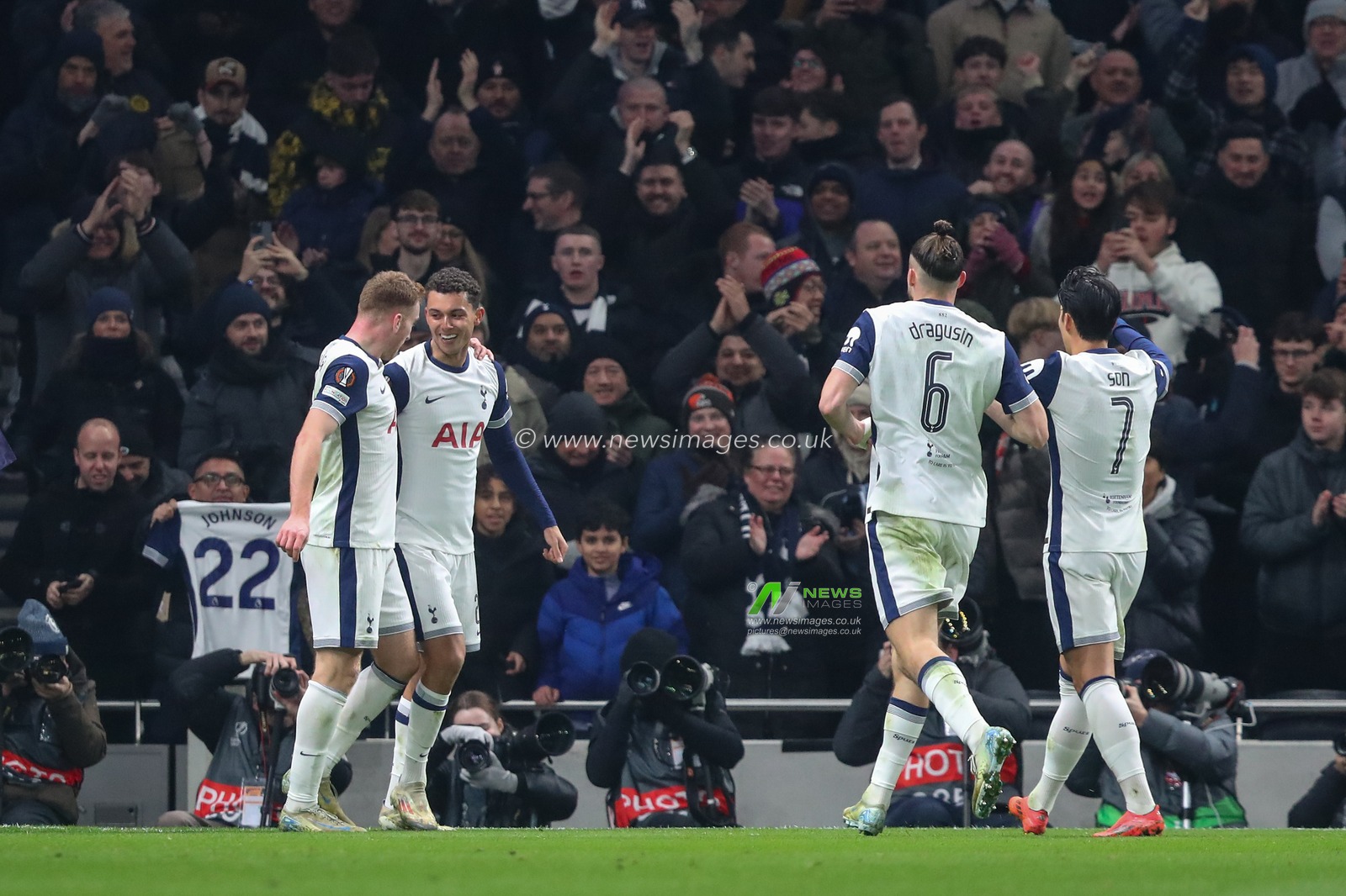 Brennan Johnson of Tottenham Hotspur celebrates his goal to make it 2-1 during the UEFA Europa League - League Stage match Tottenham Hotspur vs A.S. Roma at Tottenham Hotspur Stadium, London, United Kingdom, 28th November 2024

(Photo by Gareth Evans/News Images)