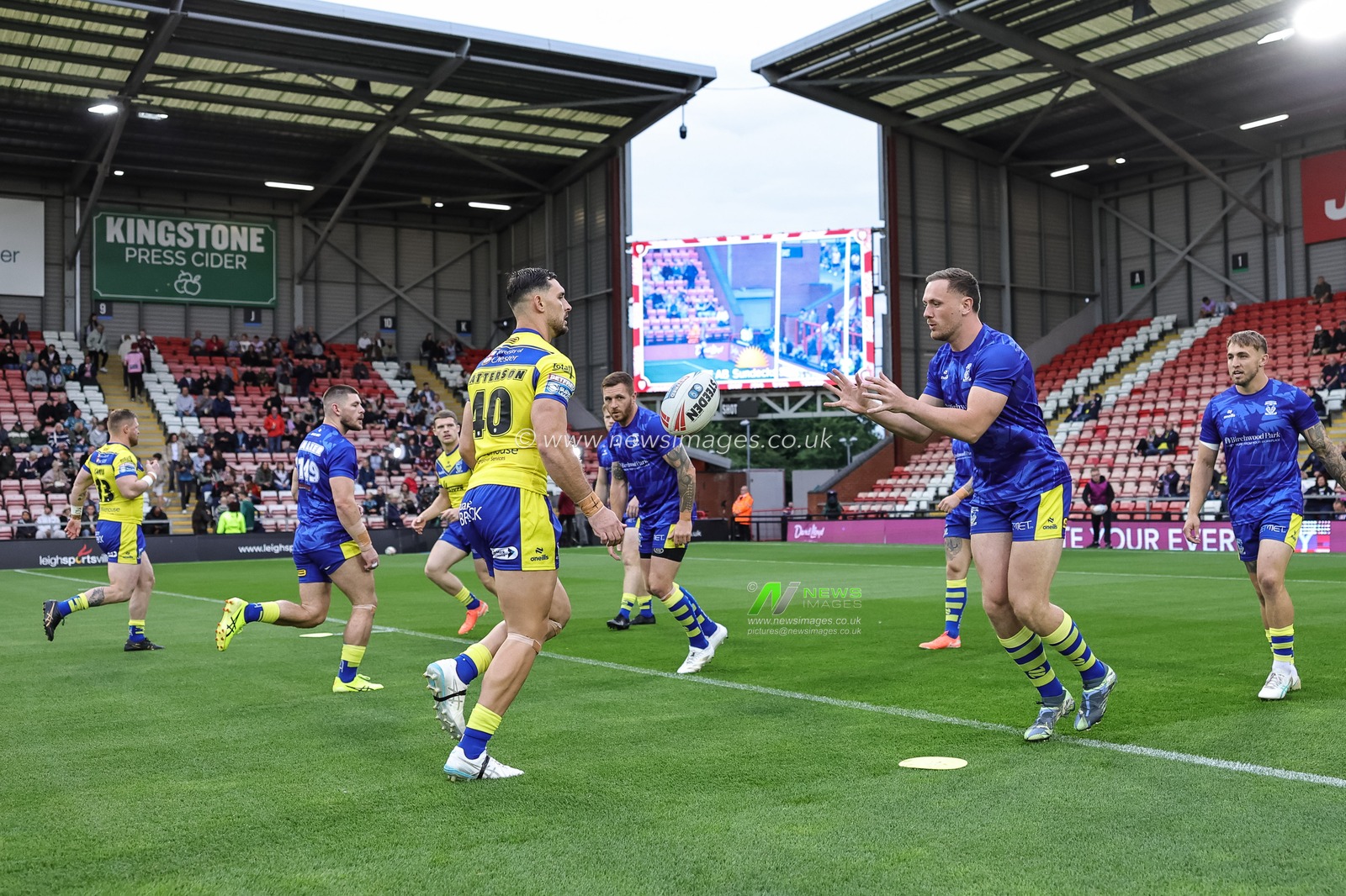 Ben Currie of Warrington Wolves and Ryan Matterson of Warrington Wolves in the pre-game warm up during the Betfred Super League Round 20 Leigh Leopards vs Warrington Wolves at Leigh Sports Village, Leigh, United Kingdom, 1st August 2025

(Photo by Mark Cosgrove/News Images)