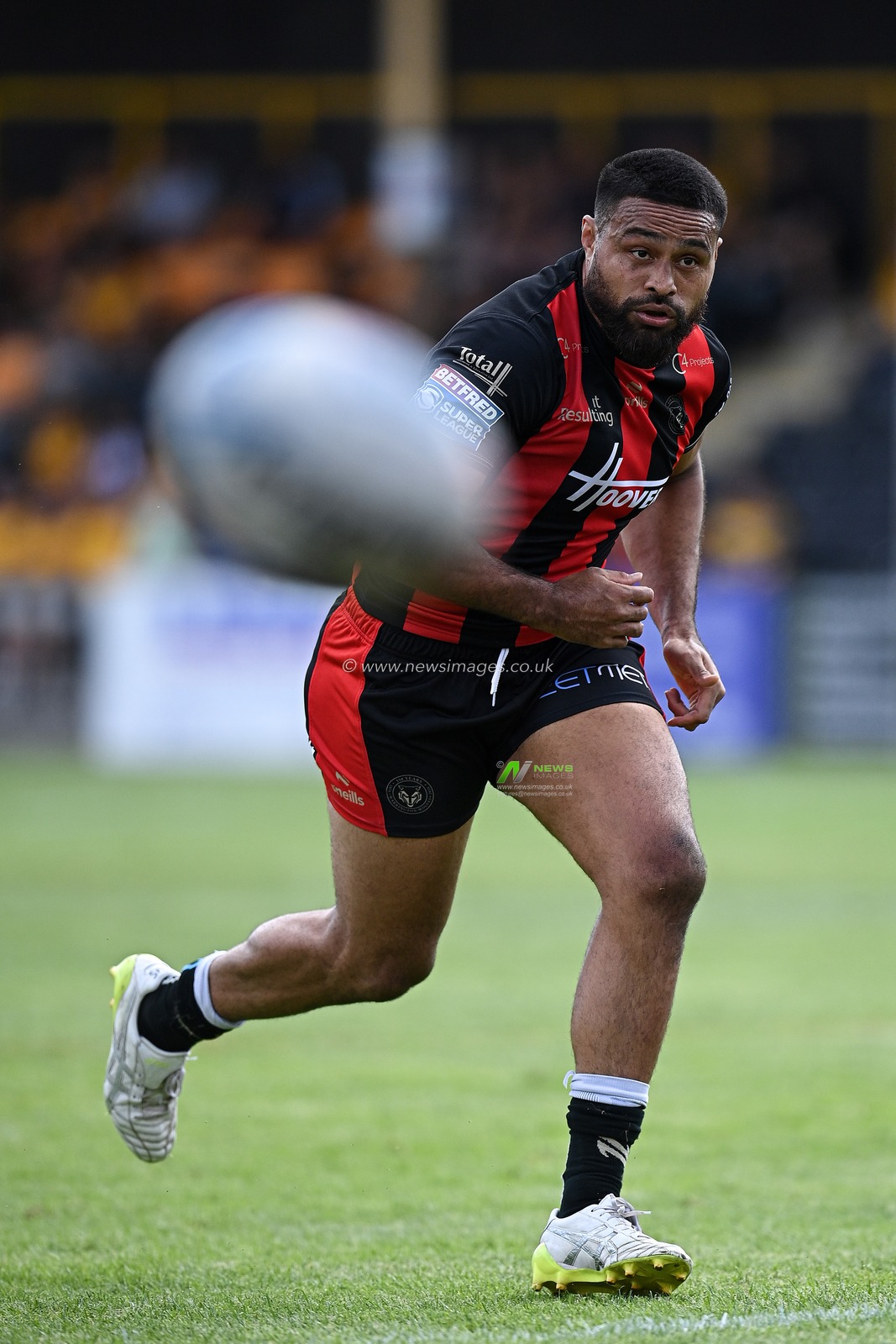 Toafofoa Sipley of Warrington Wolves during the Betfred Super League round 21 match Castleford Tigers vs Warrington Wolves at OneBore Stadium, Castleford, Untied Kingdom on 01 August 2026

(Photo by Ben Roberts/News Images)
