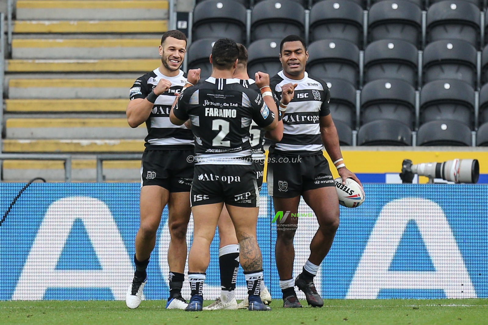 Ratu Naulago (33) of Hull FC celebrates his second try