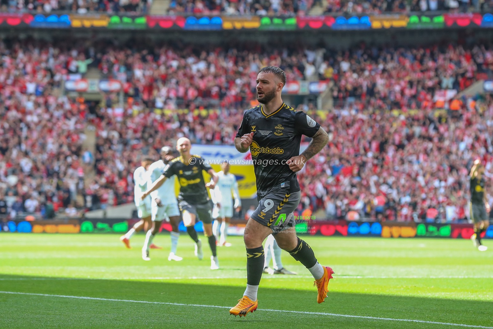 Adam Armstrong of Southampton celebrates his goal to make it 0-1 during the Sky Bet Championship Play-Off Final match Leeds United vs Southampton at Wembley Stadium, London, United Kingdom, 26th May 2024

(Photo by Gareth Evans/News Images)