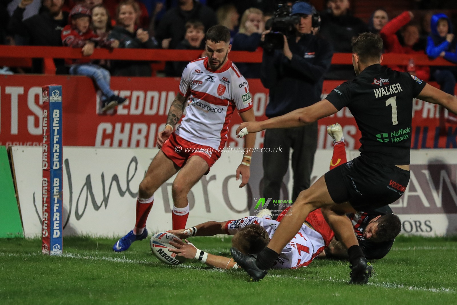 6th September 2019 , KCOM Craven Park, Hull, England;  Betfred Super League Rugby, Round 28, Hull KR vs London Broncos ; Chris Atkin (17) of Hull KR goes over for a try 

Credit: Mark Cosgrove/News Images