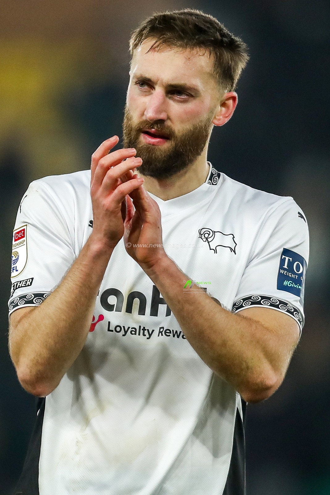 Nathaniel Phillips of Derby County acknowledges the fans after the teams draw following the Sky Bet Championship match Norwich City vs Derby County at Carrow Road, Norwich, United Kingdom, 8th February 2025

(Photo by Izzy Poles/News Images)