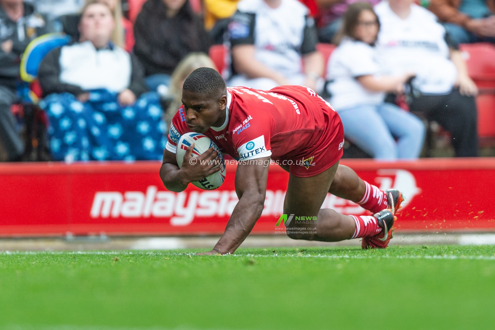 25th May 2019 , Anfield Stadium, Liverpool, England; Dacia Magic Weekend, Betfred Super League Round 16, Hull FC vs Huddersfield Giants ; Jermaine McGillvary (2) of Huddersfield Giants scores a try

Credit: Richard Long/News Images