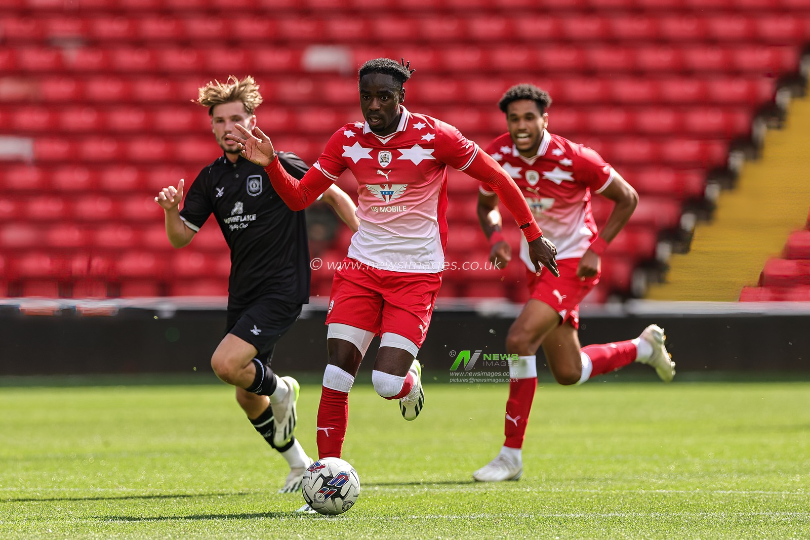 Devante Cole #44 of Barnsley breaks with the ball during the Pre-season friendly match Barnsley vs Crewe Alexandra at Oakwell, Barnsley, United Kingdom, 29th July 2023

(Photo by Mark Cosgrove/News Images)