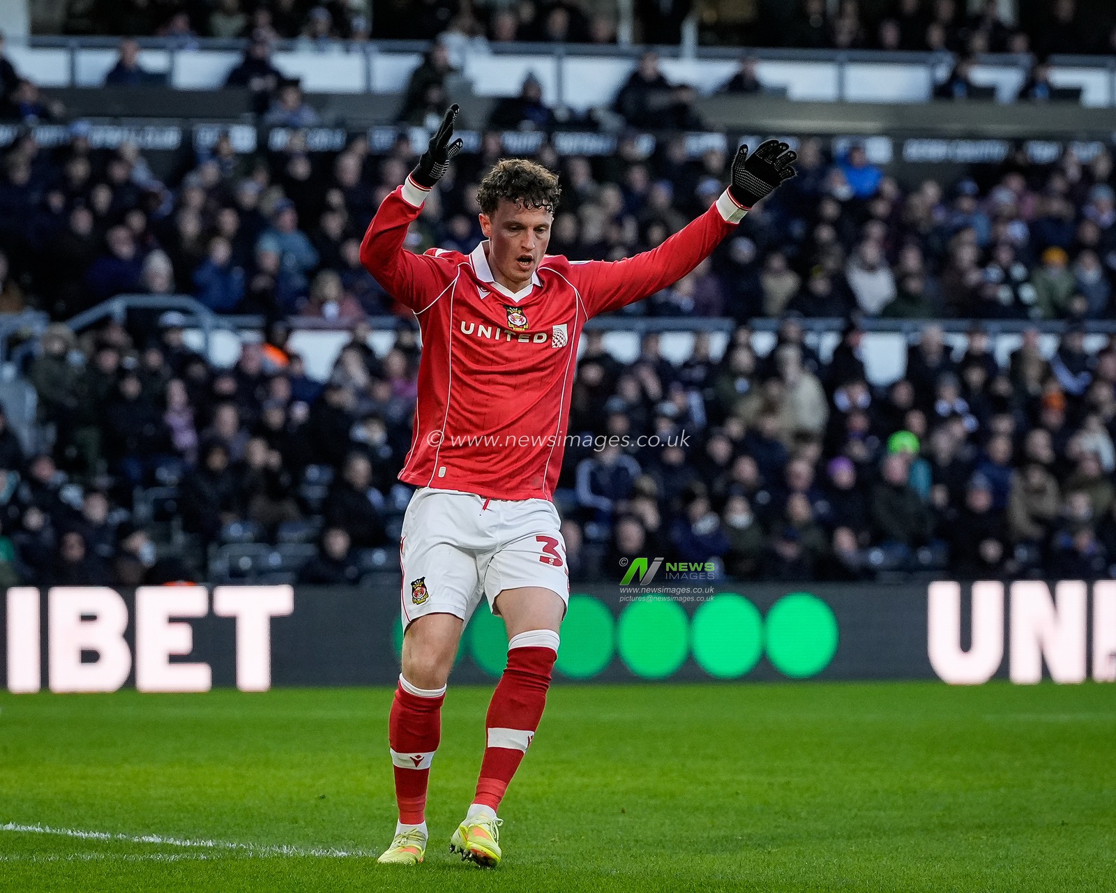 Nathan Broadhead of Wrexham reacts after a missed chance on goal during the Sky Bet Championship match Derby County vs Wrexham at Pride Park Stadium, Derby, United Kingdom, 4th January 2026

(Photo by Maynard Manyowa/News Images)

*** GER AUT SUI OUT ***
