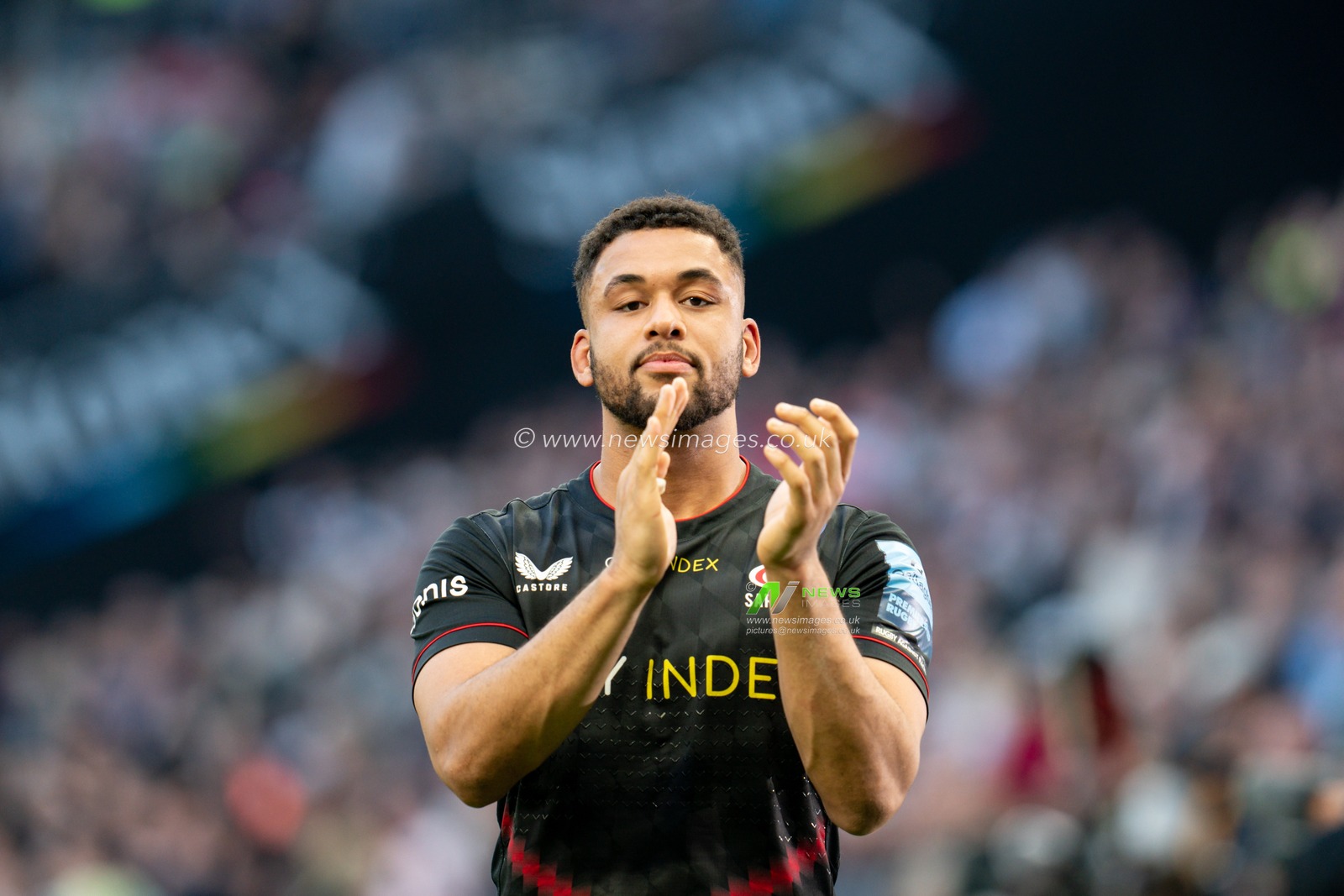 Andy Christie #20 of Saracens thanks the fans