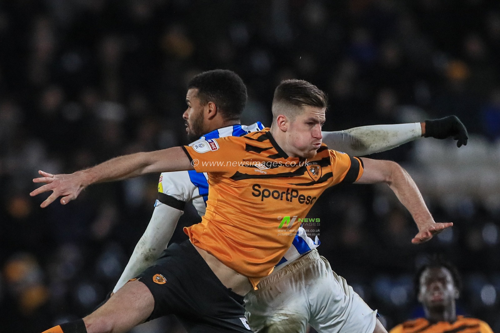28th January 2020, KC Stadium, Kingston upon Hull, England; Sky Bet Championship, Hull City v Huddersfield Town : Reece Burke (5) of Hull City and Fraizer Campbell (22) of Huddersfield Town clash