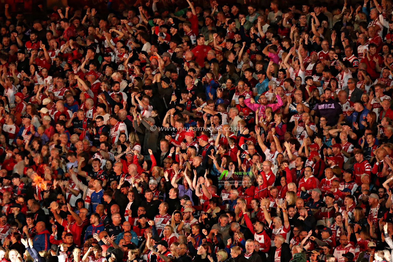 Hull KR fans during the Betfred Super League round 27 match Hull KR vs Warrington Wolves at Sewell Group Craven Park, Kingston upon Hull, United Kingdom, 18th September 2025(Photo by Sam Eaden/News Images)