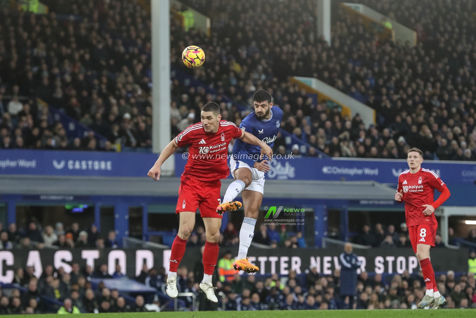 Armando Broja of Everton heads on goal during the Premier League match Everton vs Nottingham Forest at Goodison Park, Liverpool, United Kingdom, 29th December 2024

(Photo by Gareth Evans/News Images)