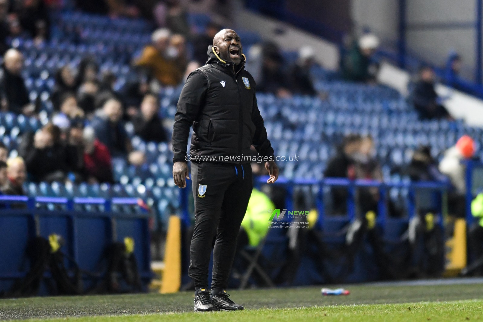 Darren Moore manager of Sheffield Wednesday shouts instructions to his team from the technical area