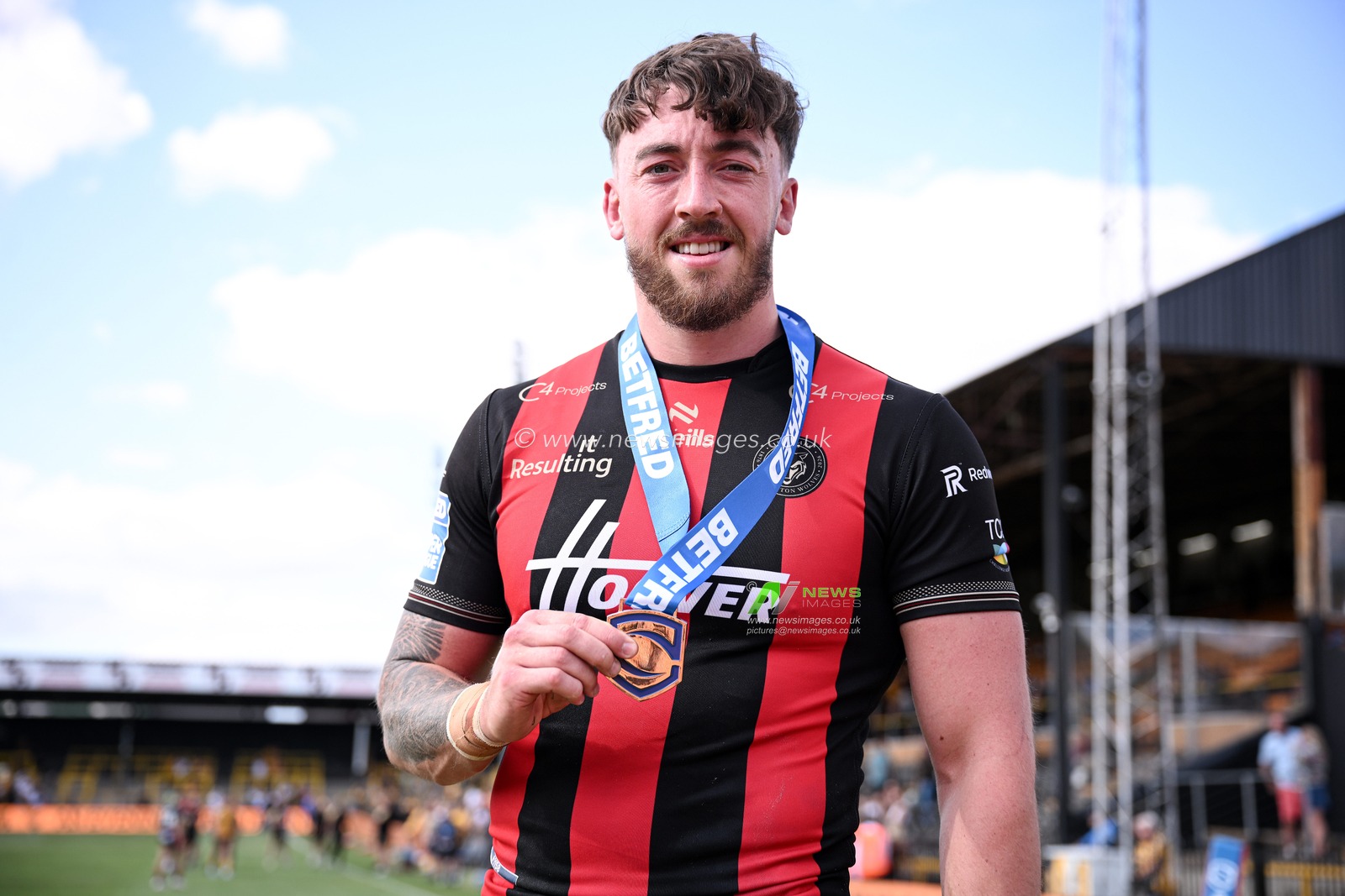 Matty Ashton of Warrington Wolves poses for a photo with the MOTM medal following during the Betfred Super League round 21 match Castleford Tigers vs Warrington Wolves at OneBore Stadium, Castleford, Untied Kingdom on 01 August 2026

(Photo by Ben Roberts/News Images)
