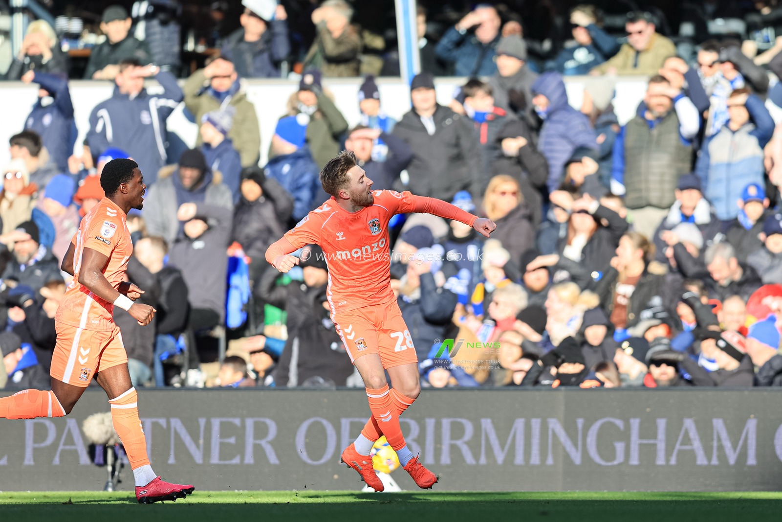 Josh Eccles of Coventry City scores to make it 1-1 during the Sky Bet Championship match Birmingham City vs Coventry City at St. Andrew's @ Knighthead Park, Birmingham, United Kingdom, 4th January 2026

(Photo by Euan Manning/News Images)

*** GER AUT SUI OUT ***