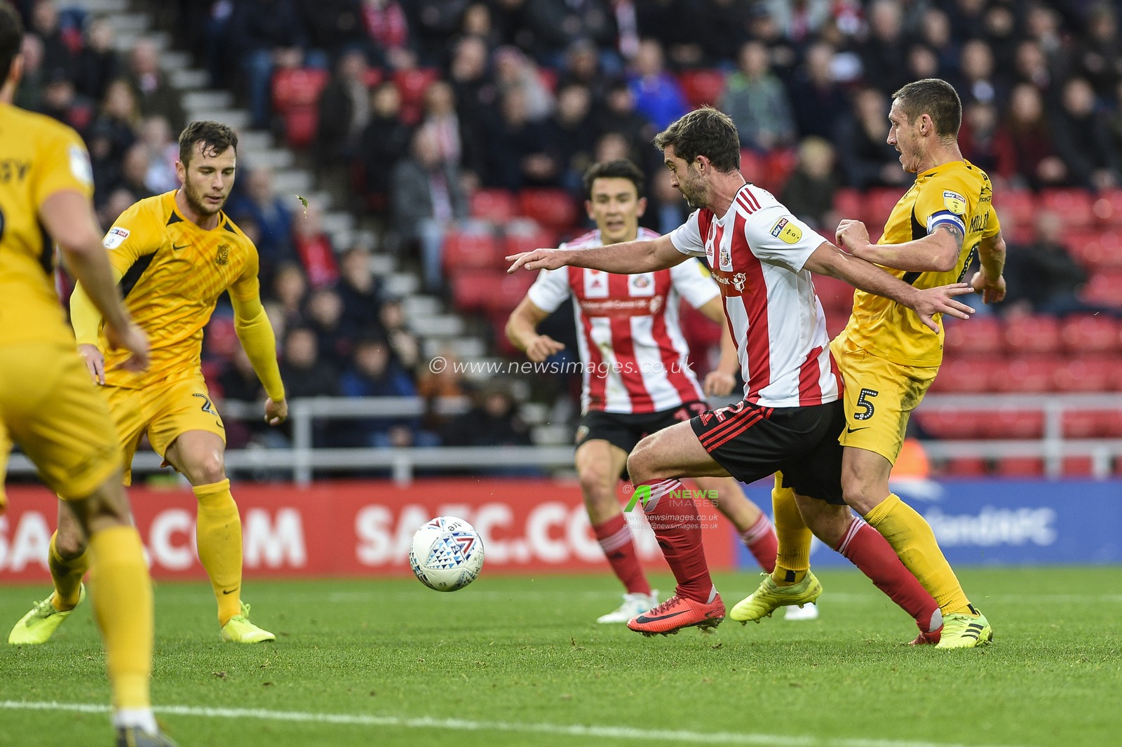 2nd November 2019, Stadium Of Light, Sunderland, England; Sky Bet League 1, Sunderland v Southend United : Will Grigg of Sunderland under pressure from Mark Milligan of Southend United

Credit: Iam Burn/News Images