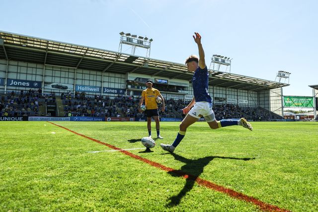 Ewan Irwin of Warrington Wolves in the pre-game warm up during the Betfred Super League round 12 match Warrington Wolves vs Bradford Bulls at The Halliwell Jones Stadium, Warrington, United Kingdom on 24 May 2026

(Photo by Alfie Cosgrove/News Images)