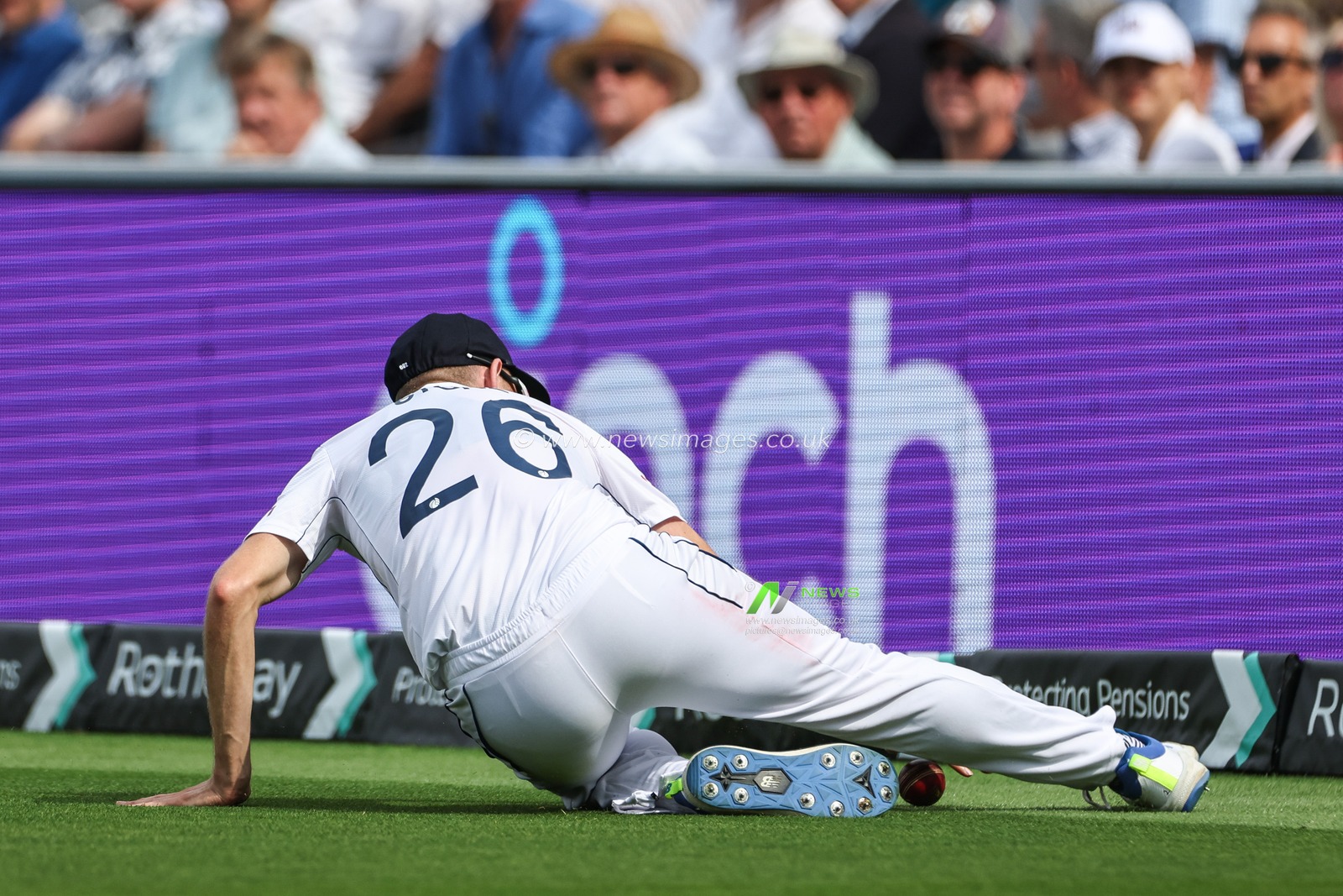 Olly Stone of England stops a boundary during the England v Sri Lanka 2nd Rothesay Test Match Day 2 at Lords, London, United Kingdom, 30th August 2024

(Photo by Mark Cosgrove/News Images)