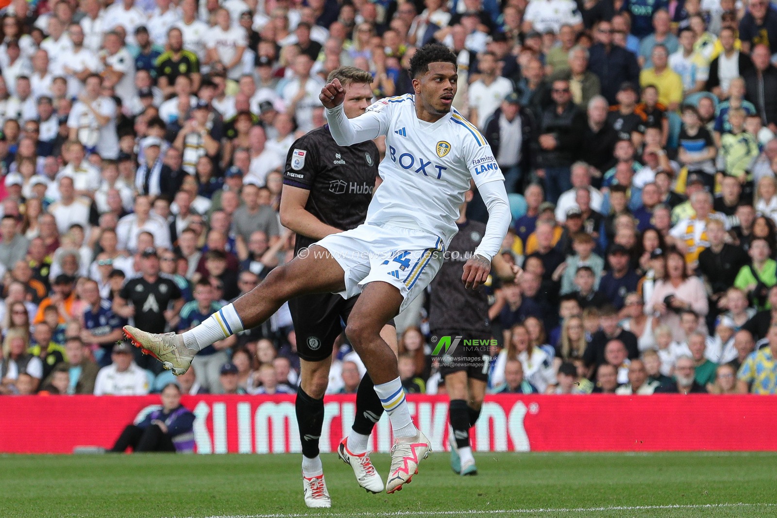 Georgina Rutter #24 of Leeds United in action during the Sky Bet Championship match Leeds United vs Bristol City at Elland Road, Leeds, United Kingdom, 7th October 2023

(Photo by James Heaton/News Images)