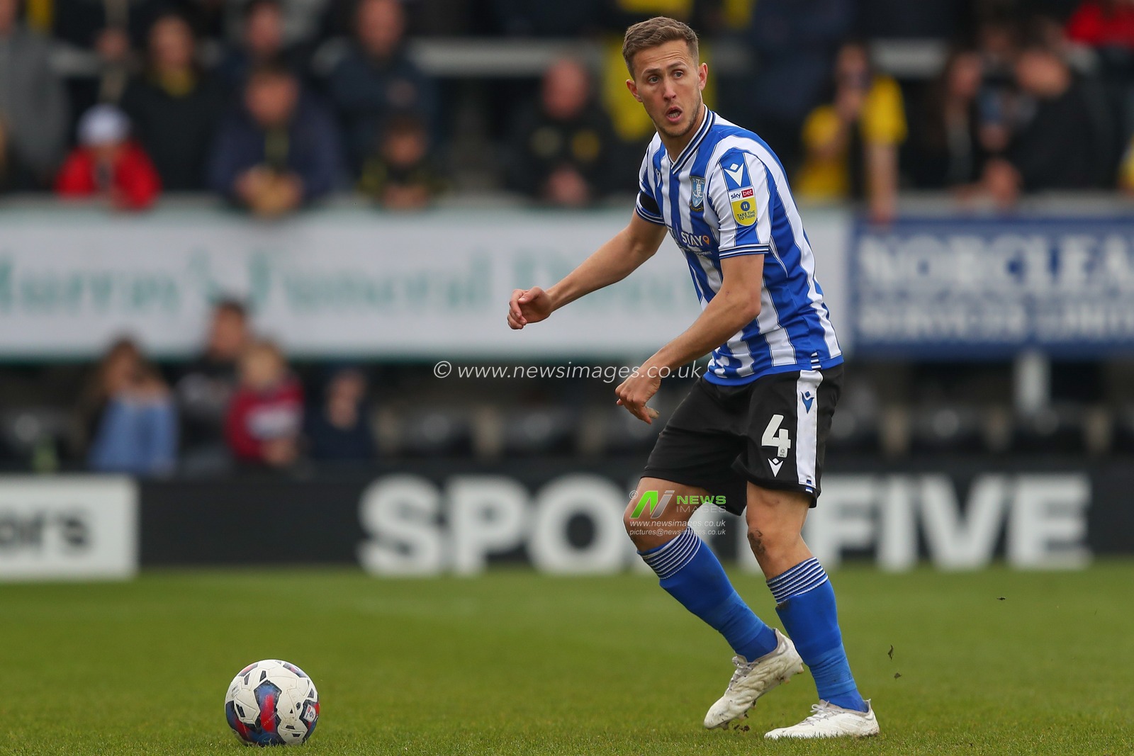 Will Vaulks #4 of Sheffield Wednesday in action during the Sky Bet League 1 match Burton Albion vs Sheffield Wednesday at Pirelli Stadium, Burton upon Trent, United Kingdom, 15th April 2023

(Photo by Gareth Evans/News Images)