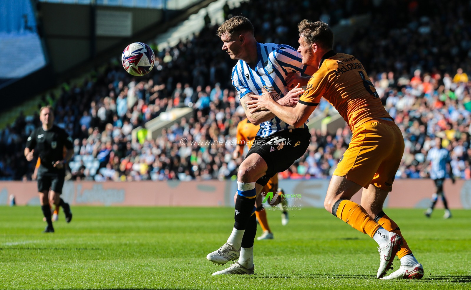 Michael Smith of Sheffield Wednesday battle for the ball with Sean McLoughlin of Hull City during the Sky Bet Championship match Sheffield Wednesday vs Hull City at Hillsborough, Sheffield, United Kingdom, 5th April 2025

(Photo by Richard Bierton/News Images)