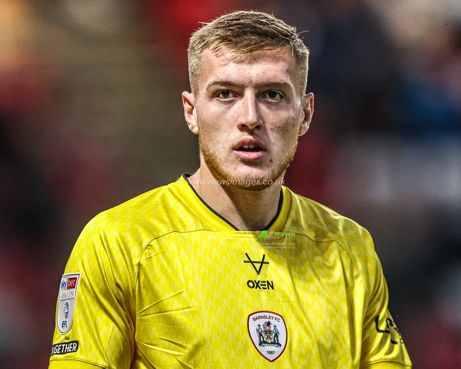 Barnsley goalkeeper Rogan Ravenhill during the Sky Bet League One match Barnsley vs Blackpool at Oakwell, Barnsley, United Kingdom on 02 September 2026

(Photo by Alfie Cosgrove/News Images)