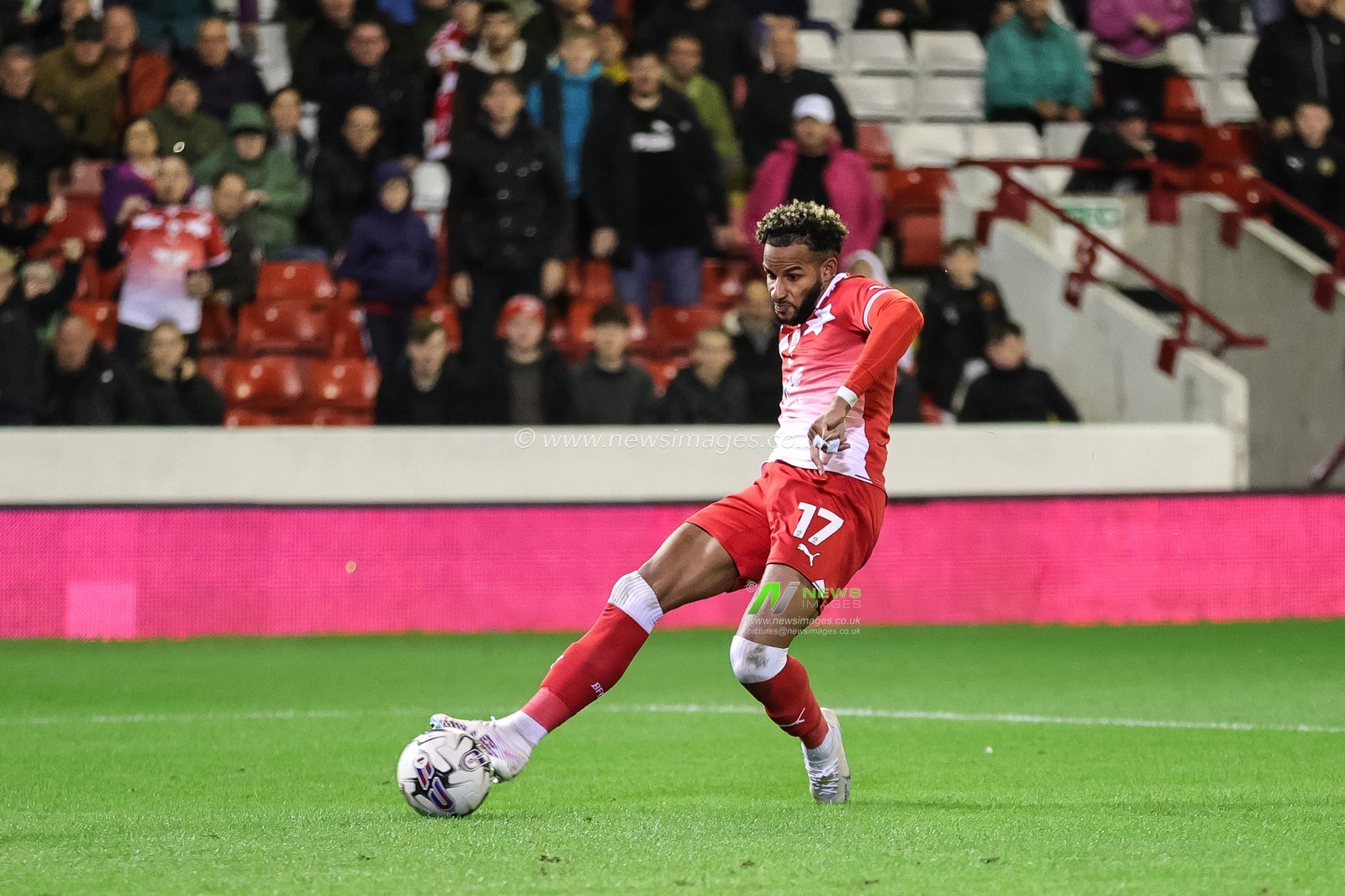 Barry Cotter #17 of Barnsley scores to make it 1-3 during the Sky Bet League 1 match Barnsley vs Portsmouth at Oakwell, Barnsley, United Kingdom, 19th September 2023

(Photo by Mark Cosgrove/News Images)
