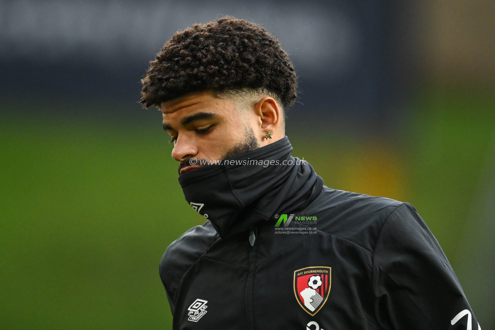 Philip Billing of Bournemouth during the pre-game warmup ahead of the Premier League match Wolverhampton Wanderers vs Bournemouth at Molineux, Wolverhampton, United Kingdom, 30th November 2024

(Photo by Craig Thomas/News Images)