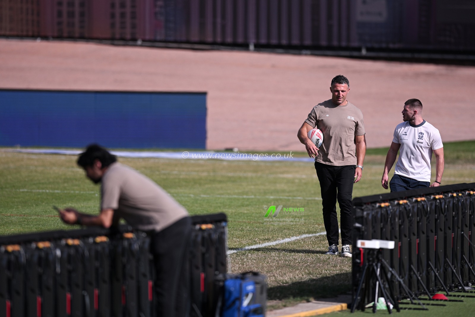 Manager of Warrington Wolves, Sam Burgess, interacts with Danny Walker of Warrington Wolves prior to the Betfred Super League round 22 match Bradford Bulls vs Warrington Wolves at Odsal Stadium, Bradford, United Kingdom on 08 August 2026

(Photo by Ben Roberts/News Images)