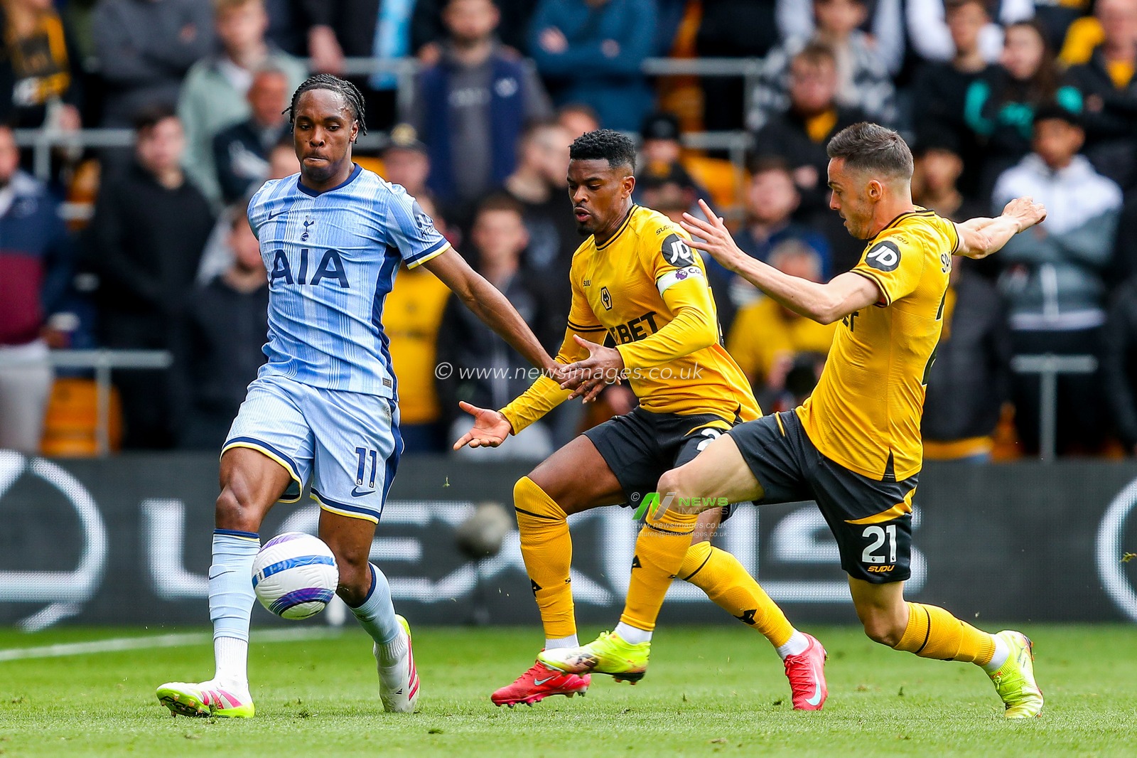 Mathys Tel of Tottenham Hotspur is put under pressure by Daniel Bentley and Pablo Sarabia of Wolverhampton Wanderers during the Premier League match Wolverhampton Wanderers vs Tottenham Hotspur at Molineux, Wolverhampton, United Kingdom, 13th April 2025

(Photo by Gareth Evans/News Images)