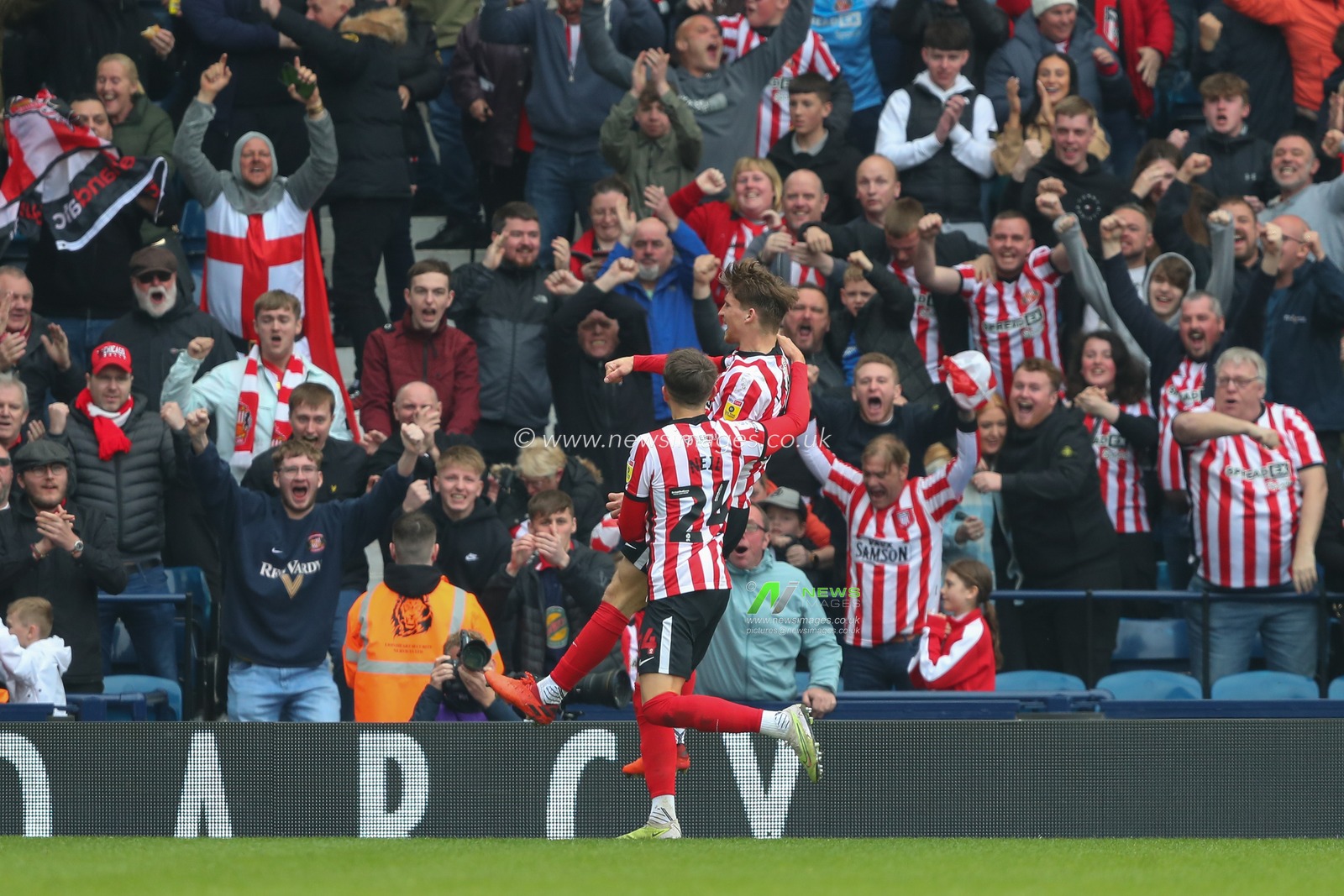 Dennis Cirkin #3 of Sunderland celebrates his goal to make it 1-1 during the Sky Bet Championship match West Bromwich Albion vs Sunderland at The Hawthorns, West Bromwich, United Kingdom, 23rd April 2023

(Photo by Gareth Evans/News Images)