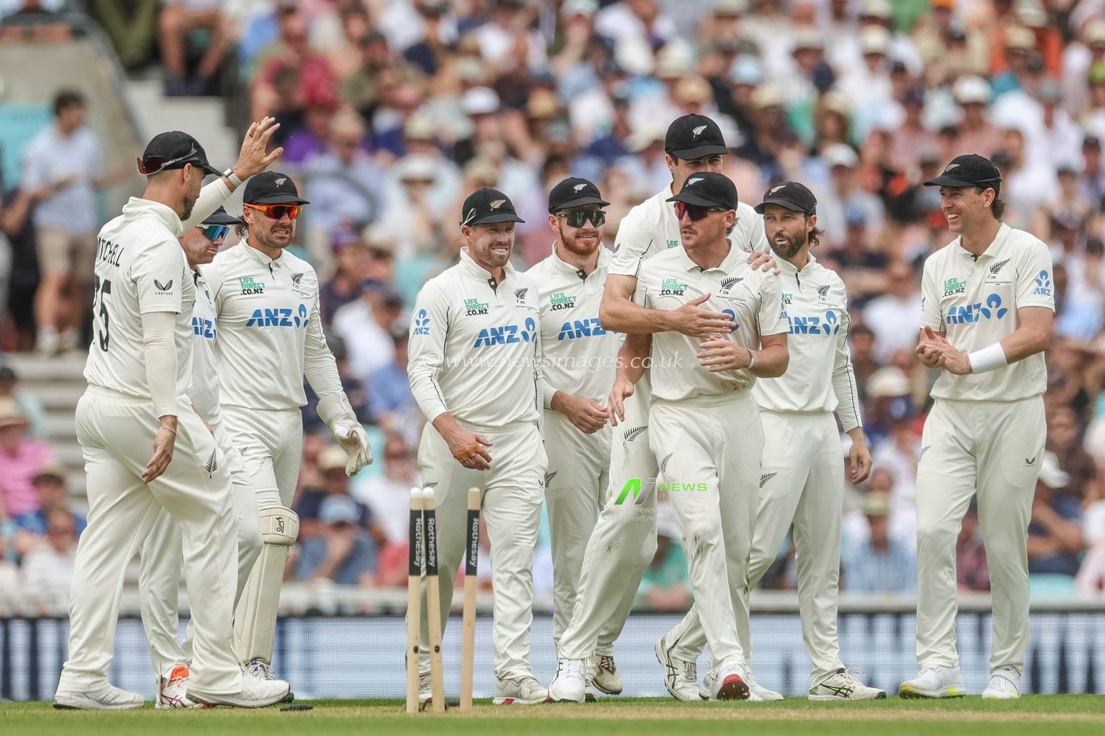 Nathan Smith of New Zealand celebrates running out Ben Duckett of England during the 2nd Rothesay Test Match Day 2 match England vs New Zealand at The Kia Oval, London, United Kingdom on 18 June 2026

(Photo by Mark Cosgrove/News Images)