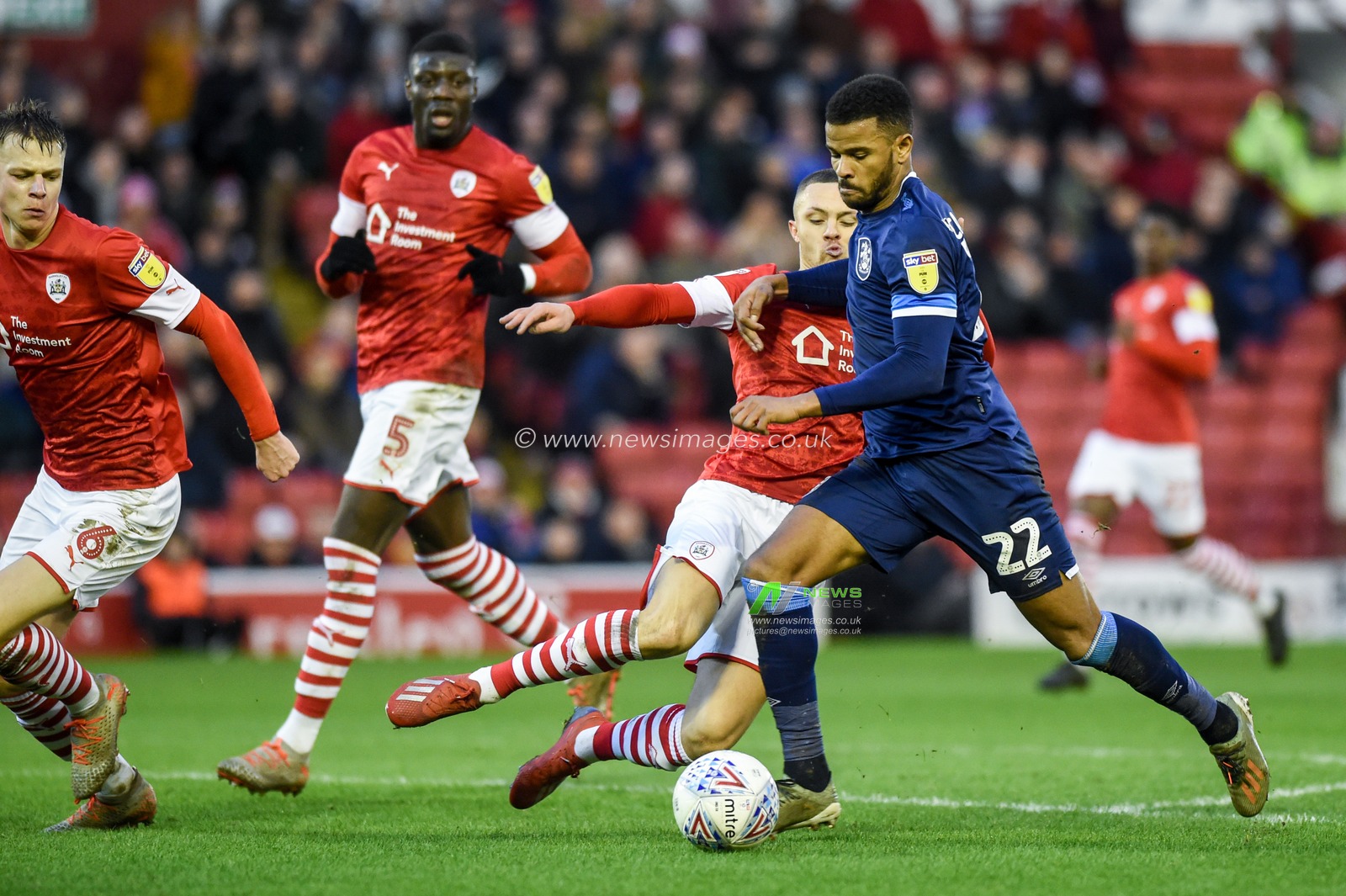 11th January 2020, Oakwell, Barnsley, England; Sky Bet Championship, Barnsley v Huddersfield Town : Jordan Williams (2) of Barnsley FC tackles Fraizer Campbell (22) of Huddersfield Town during the Yorkshire derby match.

Credit: Dean Williams/News Images